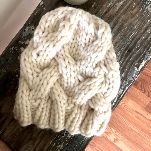 Cream Wool Chunky Aran Cable Hand Knit Hat Bulky 100% Luxury Peruvian Wool Toque - Picture 4 of 5